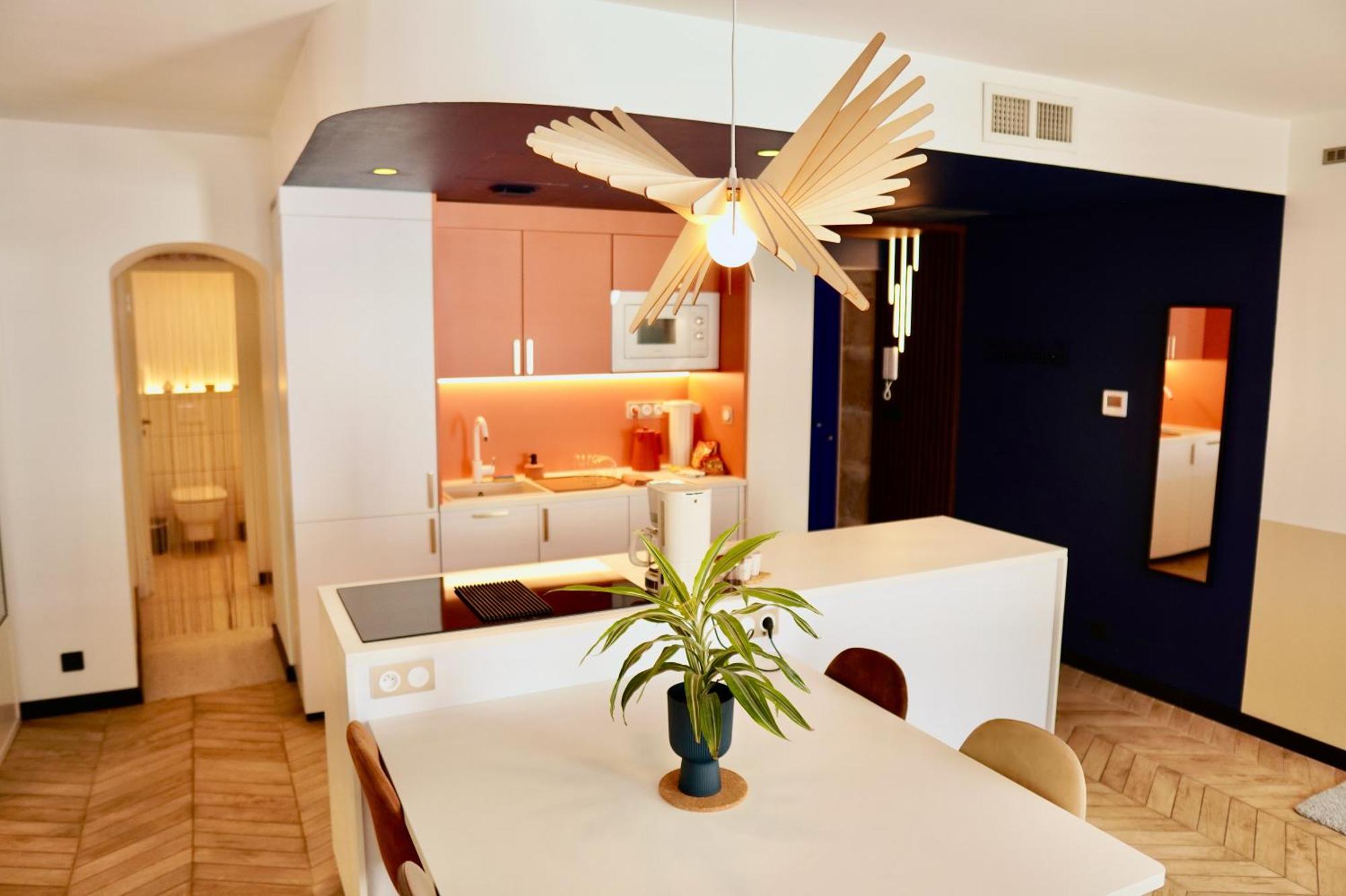 Roma Divine Home Cinema Et Jardin 尼姆 外观 照片