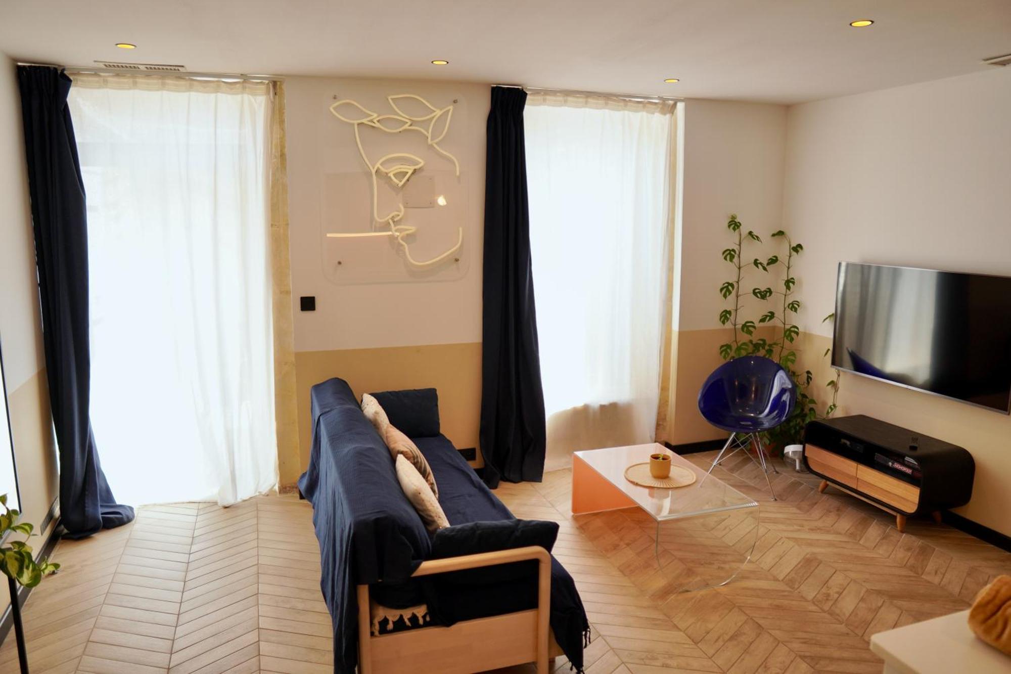 Roma Divine Home Cinema Et Jardin 尼姆 外观 照片